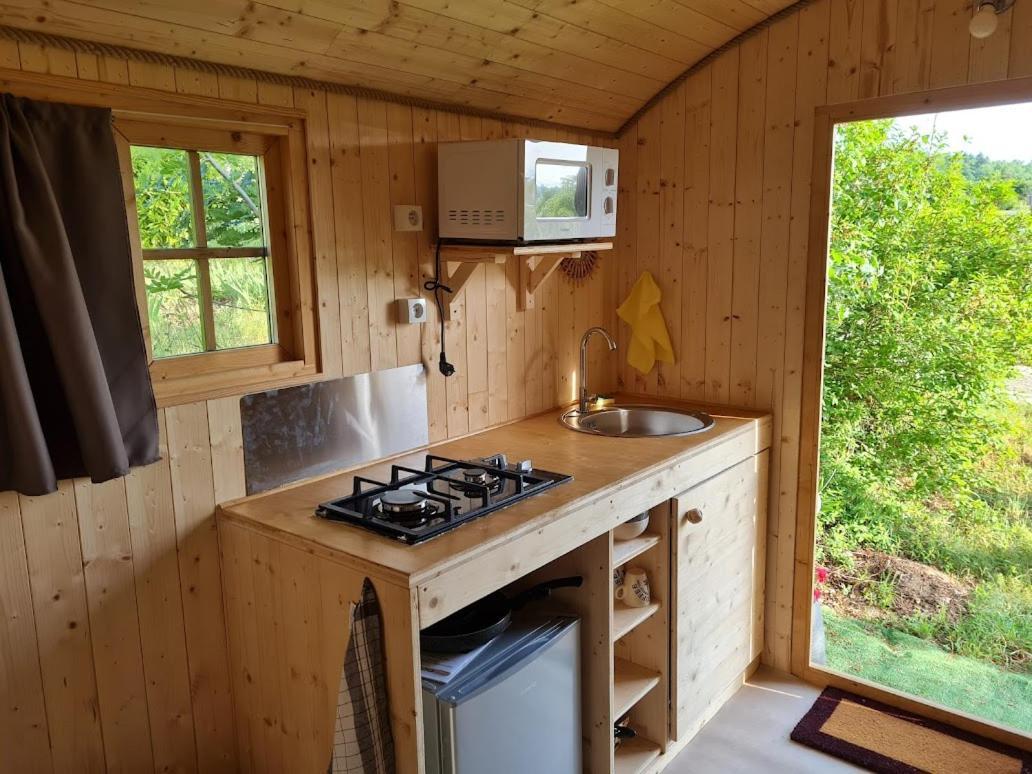 Les Roulottes Du Pilat Hotel Maclas Kültér fotó