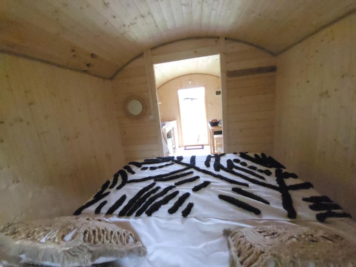 Les Roulottes Du Pilat Hotel Maclas Kültér fotó